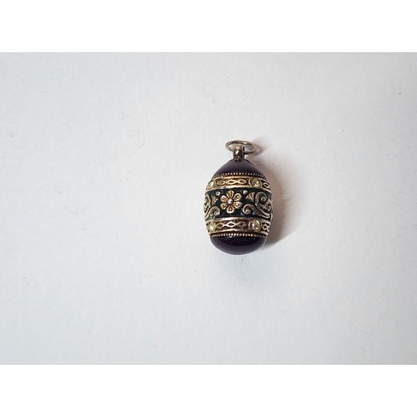 Gorgeous Egg Intricate Design Green & Purple Pendant