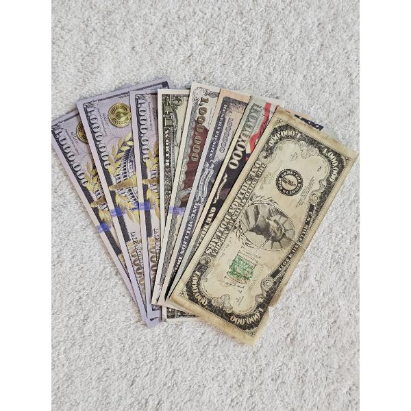 Assortment of $1,000,000 Novelty Notes