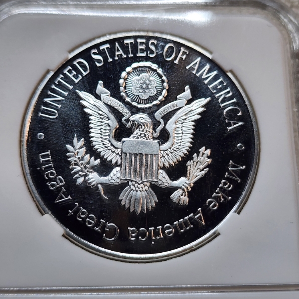 Make America Great Again Batman Arkham City Challenge Coin in Slab Protector With Avengers Tag