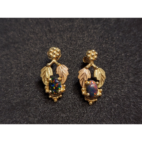Pair of 10K Yellow Gold Leaf-Design & Black Opal Earrings TW: 1.8g