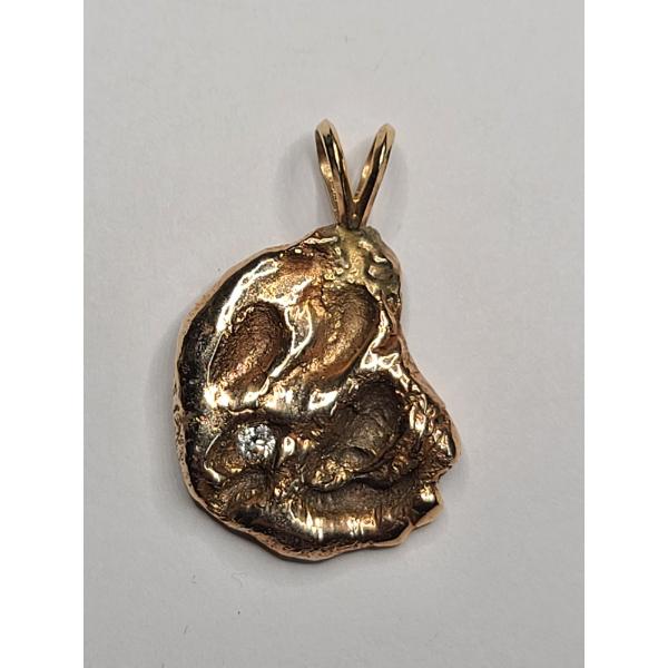 14K Yellow Gold Nugget Style Pendant With Diamond - Weight: 11.9g