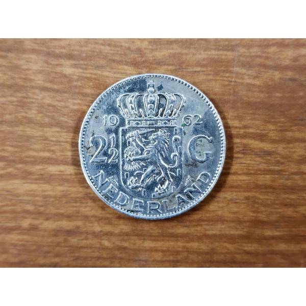 1962 Netherlands 2 - 1/2 Gulden 72% Silver Coin ~ ASW: 0.3472 OZ ~ VERY NICE COIN!
