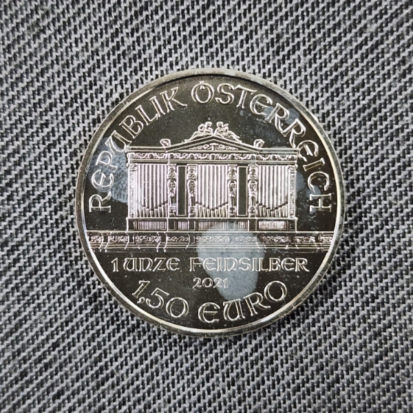One Troy Ounce .999 Fine Silver 2021 Philharmoniker Round ~ 1.50 Euro 
