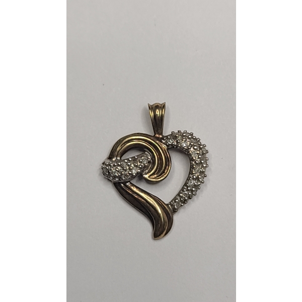 10K Yellow Gold Open Heart Pendant Featuring Pave Diamonds - Weight: 2.4g