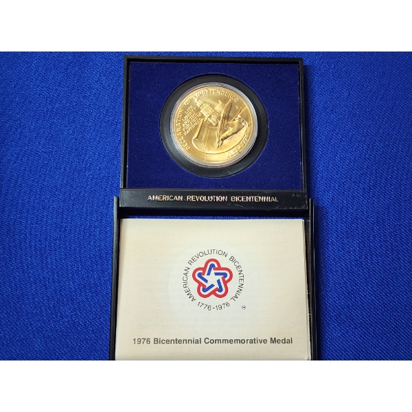 American Revolution Bicentennial Medal with Display Case - T. Jefferson Declaration of Independence