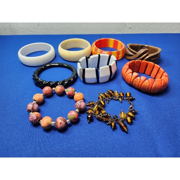 Lot of Assorted Costume Bracelets Plastic, Wood, Beads Bracelets/Bangles 