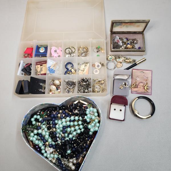 Large Lot of Assorted Fashion Jewelry: Earrings, Necklaces, Pins, & More! 