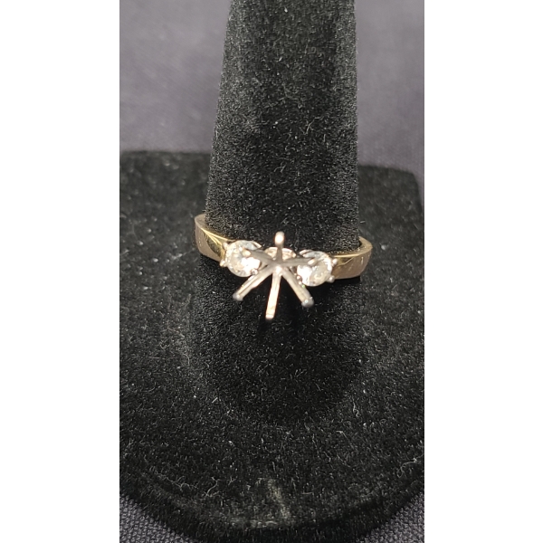 14K Gold Ring Weighing 2.3 Grams - Missing Main Stone With Small Clear Stones