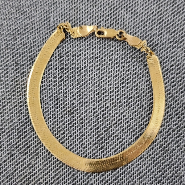14K Yellow Gold Bracelet Measuring About 7 Inches Long & Weighing 4.3 Grams Total