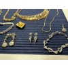 Image 6 : Tons of Gorgeous Costume Jewelry!! - Necklaces (5) - Bracelets (3) - 4 Sets of Earrings