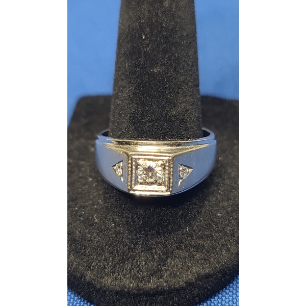 Men's 14K Gold Ring With Diamonds - Size: 10 - Weight: 8.2g 