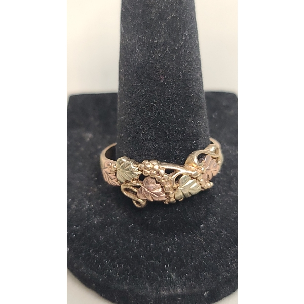 Women's 12K Gold Tri-Color Black Hills Ring - Size 11 - Weight: 4.3g