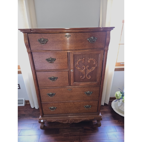 Quarter Sawn Oak Ladies Dresser