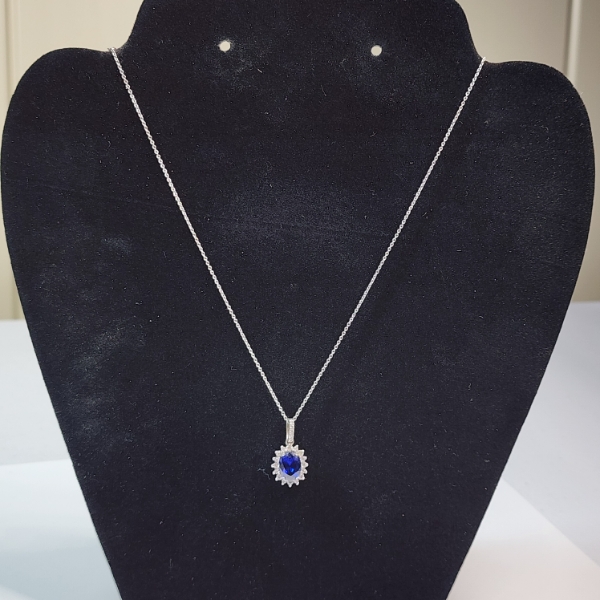 Sterling Silver Necklace with Dark Blue Gemstone - 18" - Total Weight: 2.5g