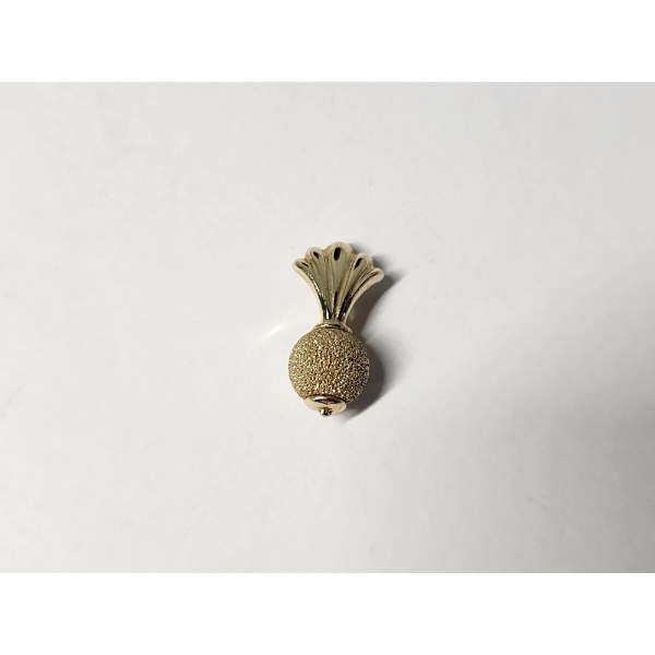 Gorgeous 10K Gold Shell Pendant TW: 2.3g