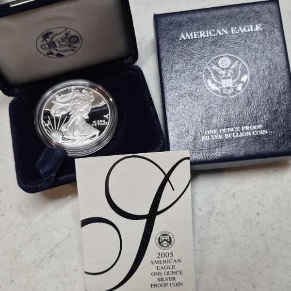 2005 W (West Point Mint) United States 1 Ounce .999 Silver Eagle Proof In Box - COA