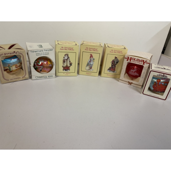 Santa Claus Figurines (3) & 4 Ornaments - Christmas 1988 