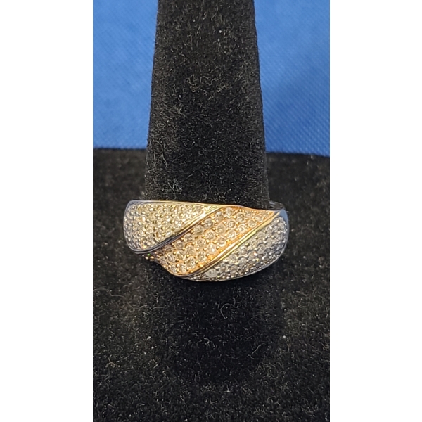 14K Multi-Tone Gold .96 ctw Diamond Diagonal Pavé Set Cluster Band Ring -Size 7 - Weight: 7.1g