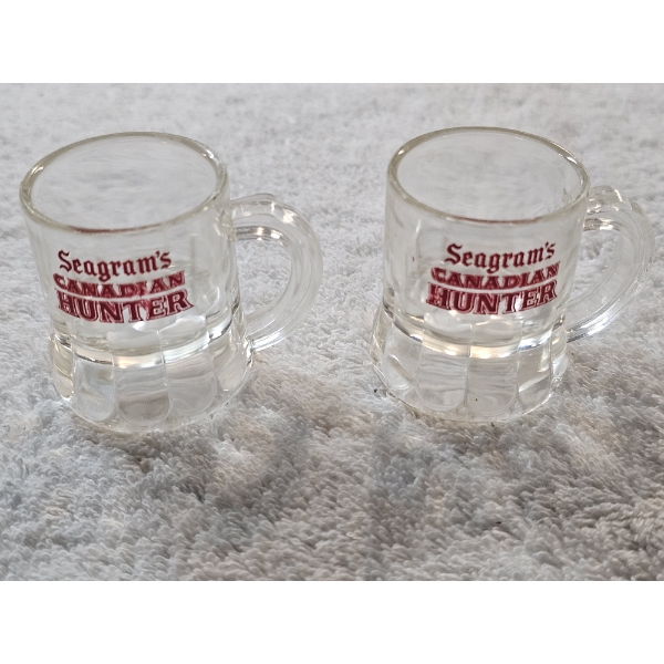 2 Seagrams Canadian Hunter - Plastic mini-Mug Style Shot Glasses