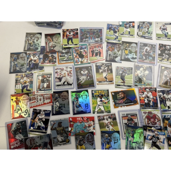 Tons of Sports Trading Cards - Football - Baseball - Signed Terrell Davis Trading Card 