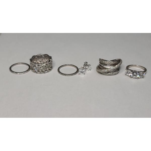Assorted Sterling Silver Rings & Earring Set - Total Weight: 25.4g