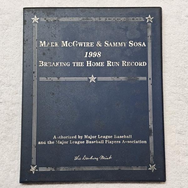 1998 McGwire & Sosa Breaking the Home Run Record Commemorative Portfolio ft. 2 22k Gold-Foil Cards