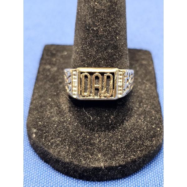 10K Gold Ring - Dad with Onyx Underside - Size 9 - Weight: (3.9g)