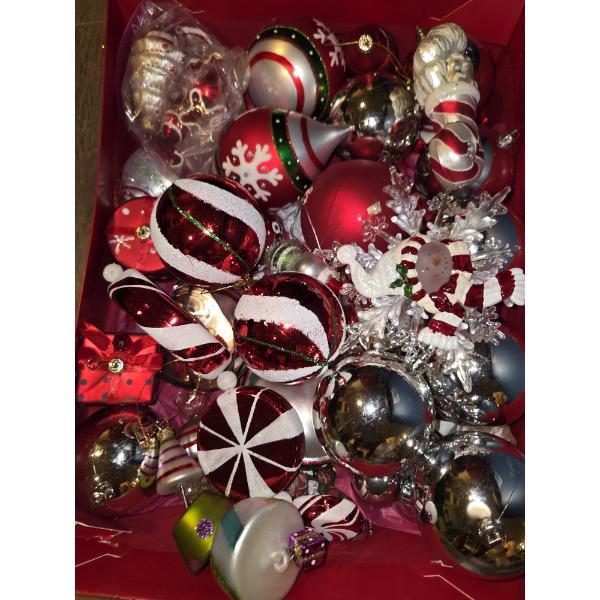 Exquisite Glass Decorations, New Holiday Candles & Large Christmas Floral Decor