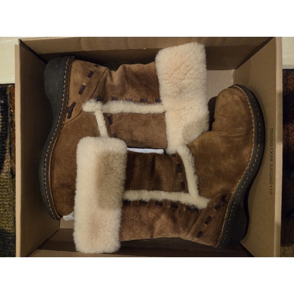 Like New Size 7 UGG Australia Boots