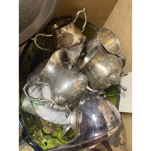 ***PICKUP AT MANTUA HOME - NO SHIPPING AVAILABLE*** Miscellaneous Items - Glassware - Dr. Suess Book