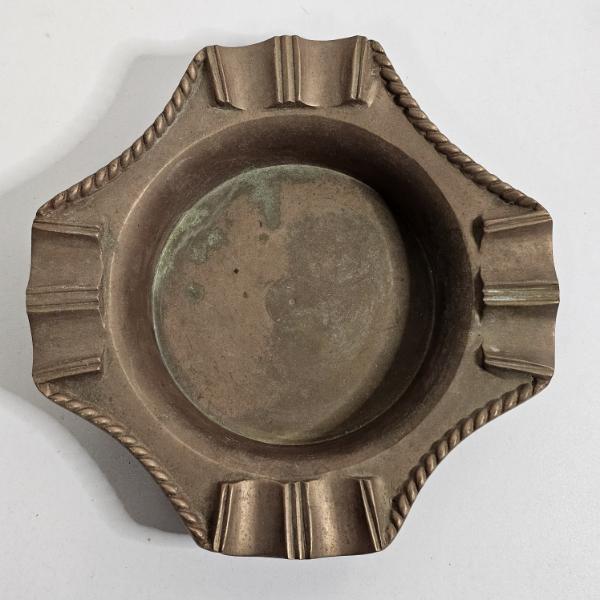 Vintage Brass Ashtray ft. a Mid-Century Geometric Shape with a Distinctive Rope-Twist Border Design