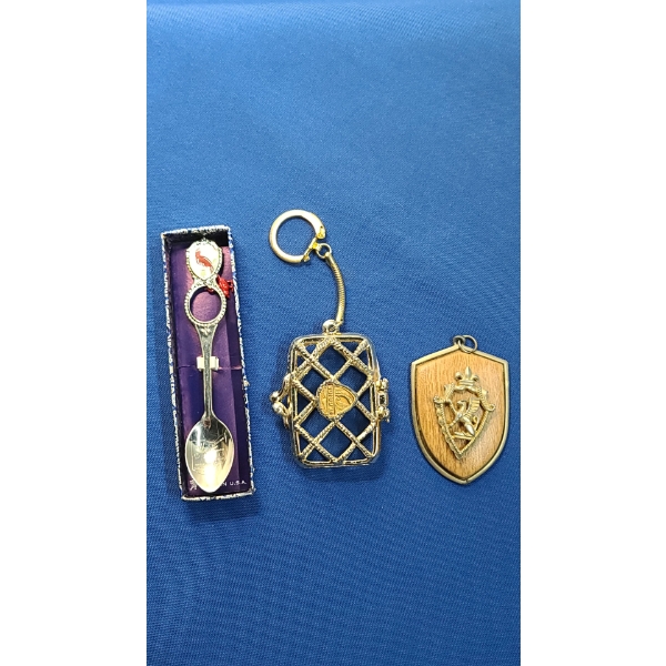 Ohio Collectible Souvenir Spoon, Florida Rain Bonnet Basket Keychain & Medieval Knight Pendant 