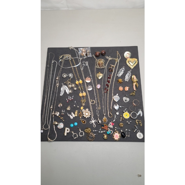 Large Lot Of Assorted Fashion Jewelry Pieces 