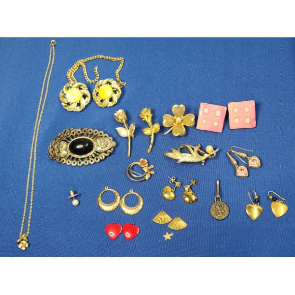 Lot Of Assorted Costume Jewelry Including Brooches, Necklace, Earrings & More