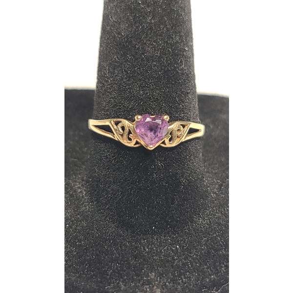 Women's 10K Yellow Gold Heart Shaped Amethyst Filigree Ring - Size 8 - Weight: 1.2g