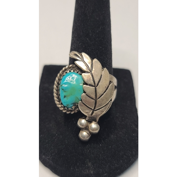 Sterling Silver Navajo Ring With Turquoise Stone - Size 8 - Weight: 9.2g