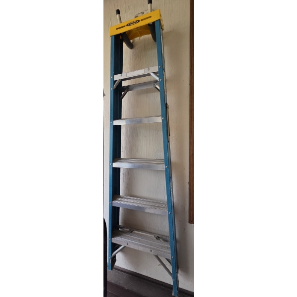 Louisville Home Pickup - Like New WERNER 6 ft Fiberglass Folding Step Ladder - This is Hardly Used 