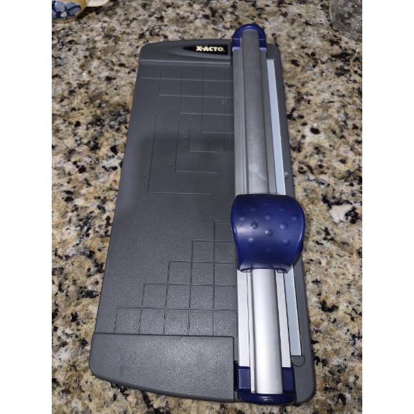 PICKUP IN NORTHFIELD - XACTO TRIMMER For Cloth Or Paper Like New - See Pics - (All Items noting "Pic