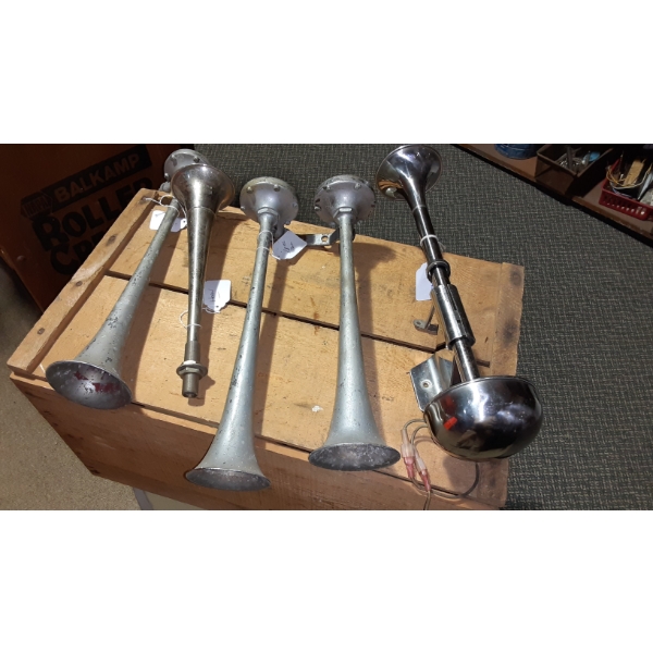 Vintage - 5 Pcs Air Horns As Shown - See Pics - Great Value this Lot