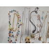 Image 2 : Lot of Costume Jewelry: Necklaces and Bracelets 