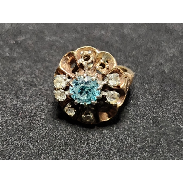 10K Gold RIng Ft. Stunning Aquamarine Center Stone Weighing 6.2 Grams
