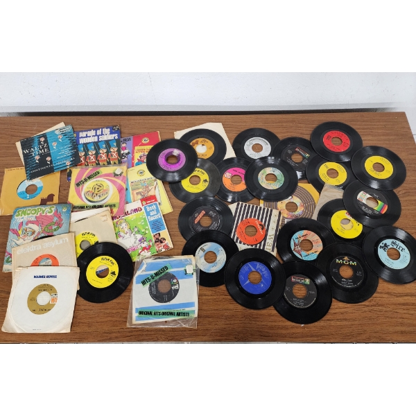 Lot of Assorted 7in Vinyl Records Including Alice in Wonderland, Neil Diamond, The Cuff Links & More
