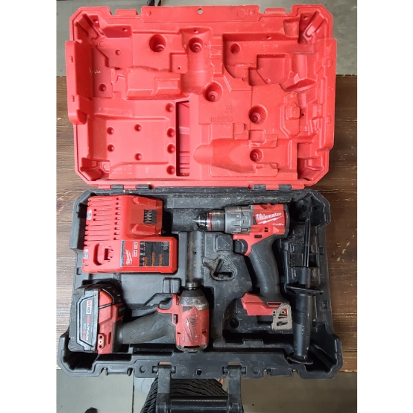 Milwaukee M18 Fuel Cordless Brushless Hammer Drill / Hex Impact Driver Combo Kit 