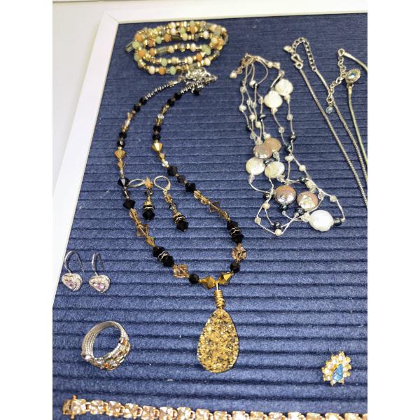 Lots of Beautiful Costume Jewelry! - 6 Necklaces - 2 Bracelets - 2 Sets of Earrings - 1 Ring