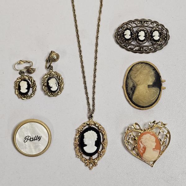 Vintage Black, White, And Peach Cameo Brooch Jewelry Set With Patty Token