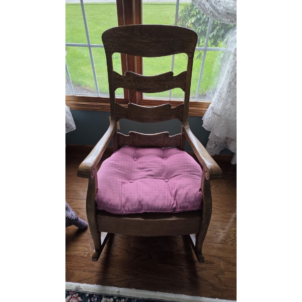 Louisville Home Pickup - Vintage Solid Oak Rocker / AS IS - See Description