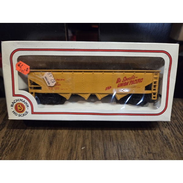 HO Scale Approximately 8'' Bachman Union Pacific Quad Hopper Great Condition In Box