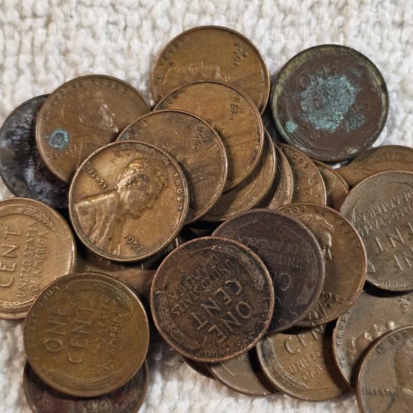 Assortment of 1930-1948 Wheat Pennies FV: $1.32