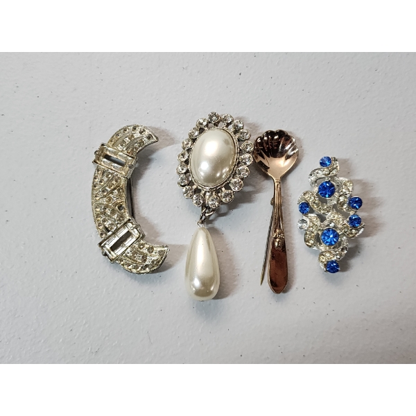 4 - Fashion Vintage-Style Brooches 