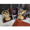 Image 4 : Lot of Office/Desk/Home Decor - Bookends, Figurines, Globe & More! 